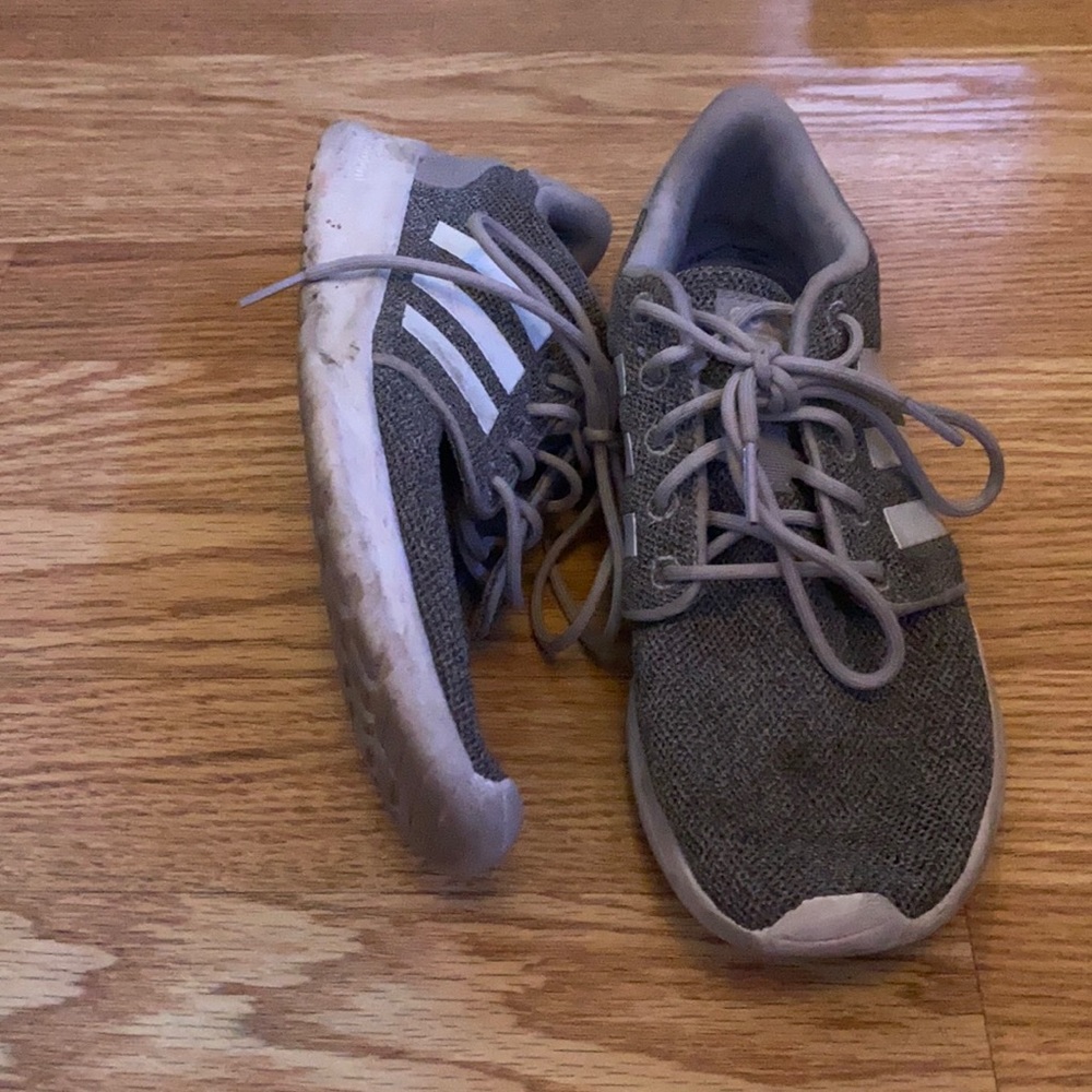 Super comfy memory foam tennis shoes